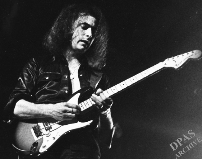 http://www.deep-purple.net/gallery/manchester74/ritchie-blackmore3.jpg