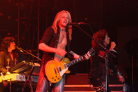 Doug Aldrich playing live with Whitesnake